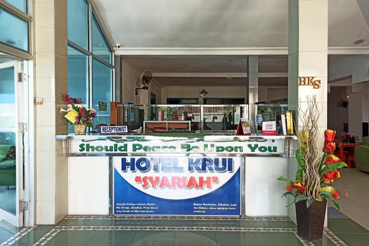 Oyo 2611 Hotel Krui Syariah מראה חיצוני תמונה