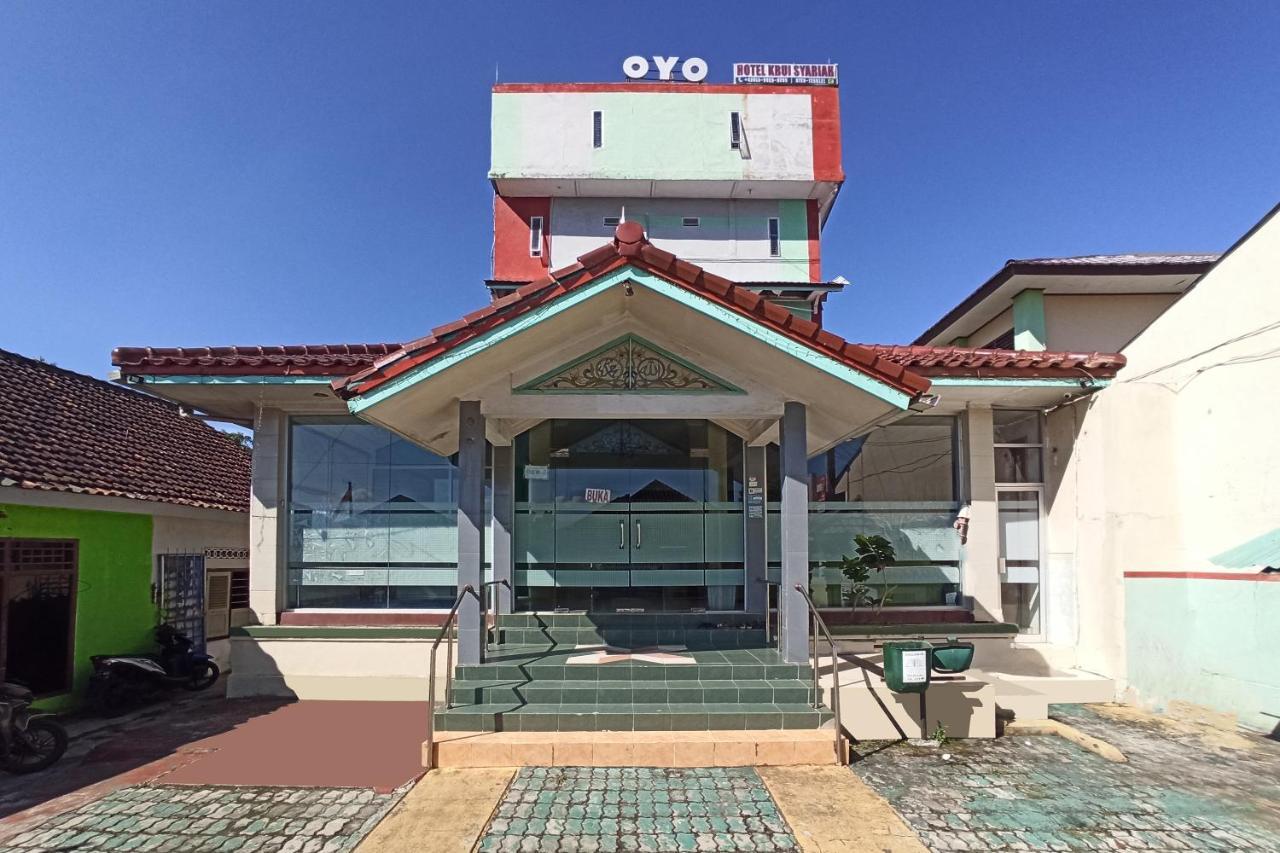 Oyo 2611 Hotel Krui Syariah מראה חיצוני תמונה
