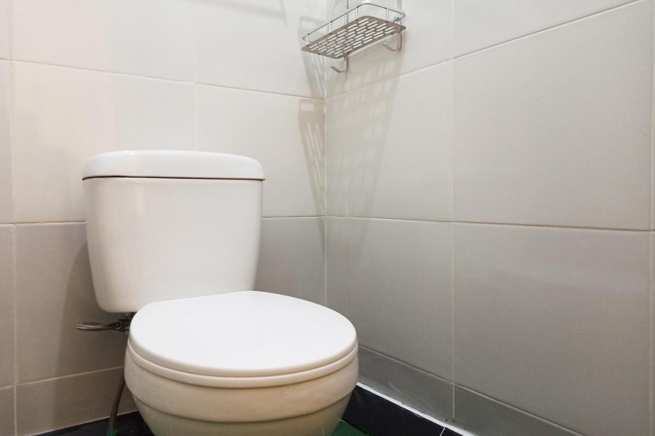 Oyo 2611 Hotel Krui Syariah מראה חיצוני תמונה