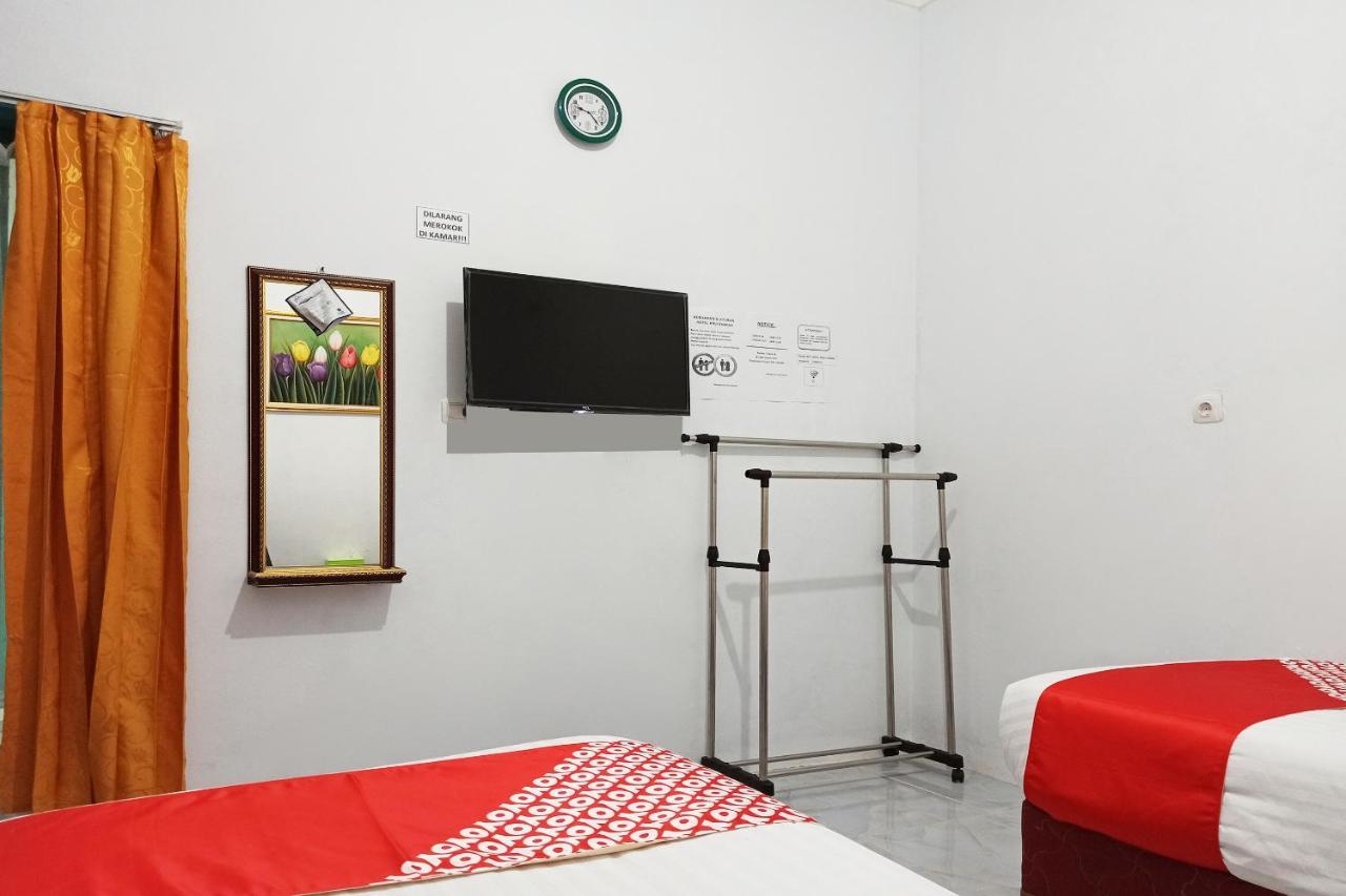 Oyo 2611 Hotel Krui Syariah מראה חיצוני תמונה