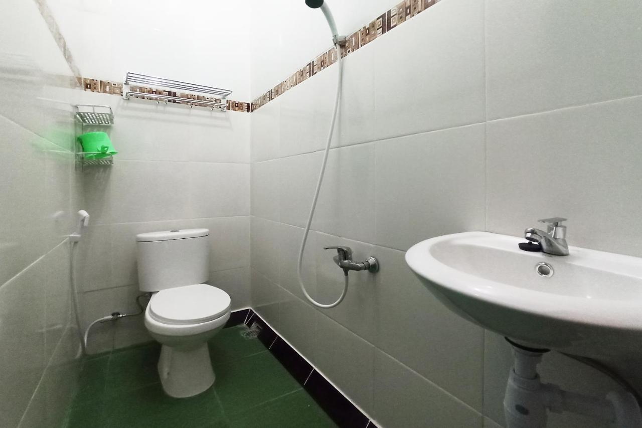 Oyo 2611 Hotel Krui Syariah מראה חיצוני תמונה