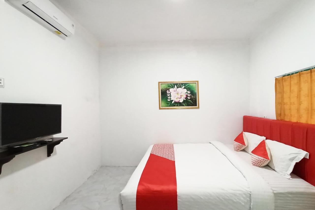 Oyo 2611 Hotel Krui Syariah מראה חיצוני תמונה